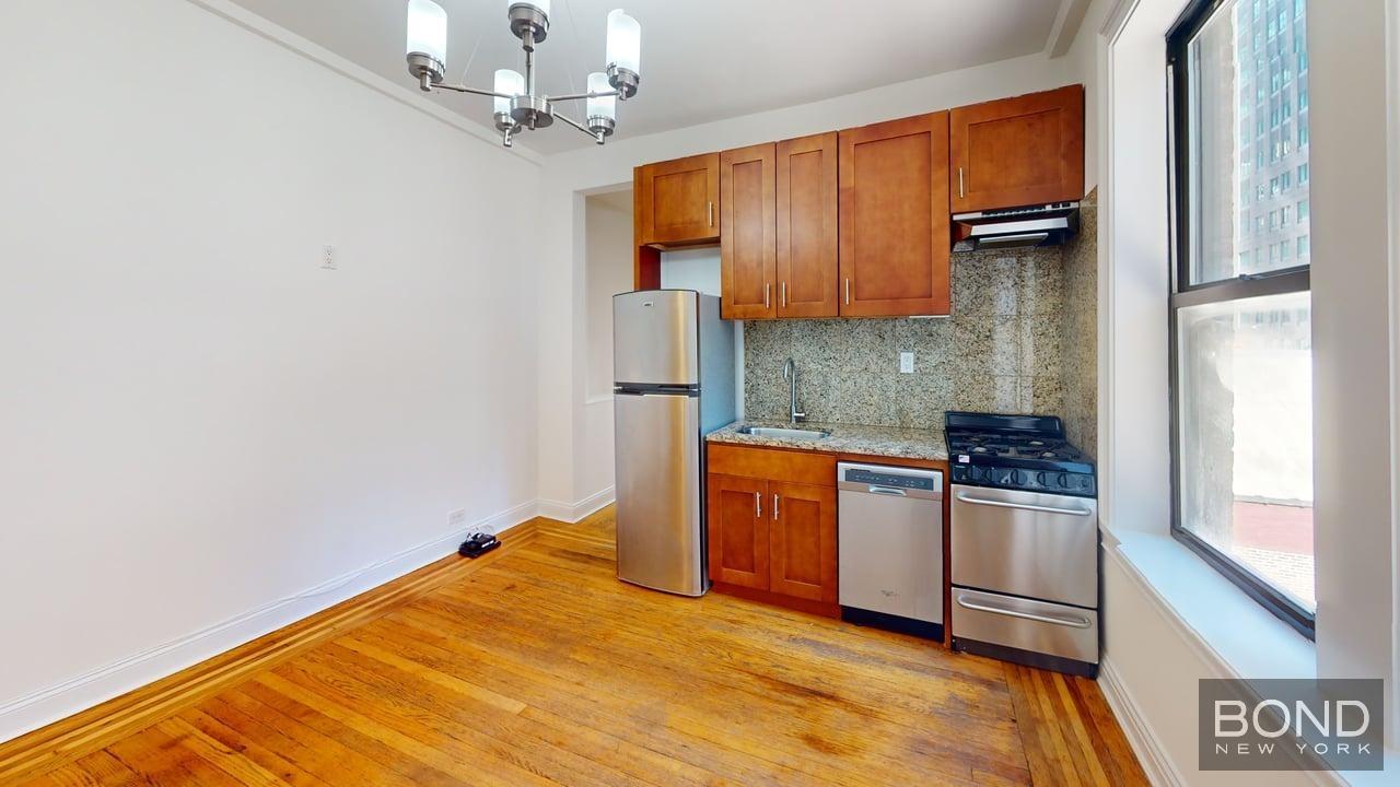 245 West 51st Street, New York, NY - 4,399 USD/ month