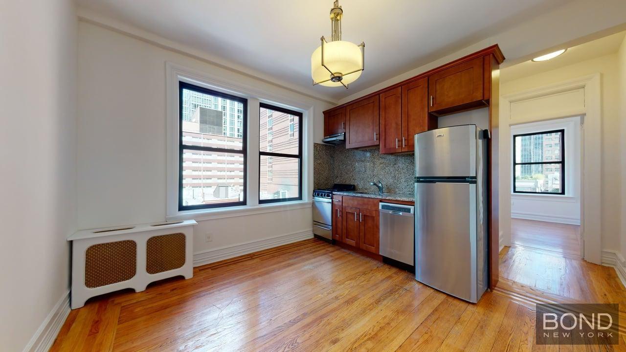 245 West 51st Street, New York, NY - 4,450 USD/ month