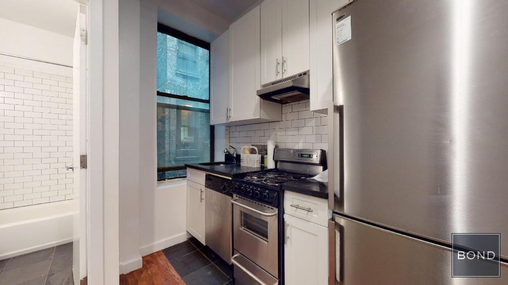 441 West 51 Street, manhattan, NY - 3,900 USD/ month
