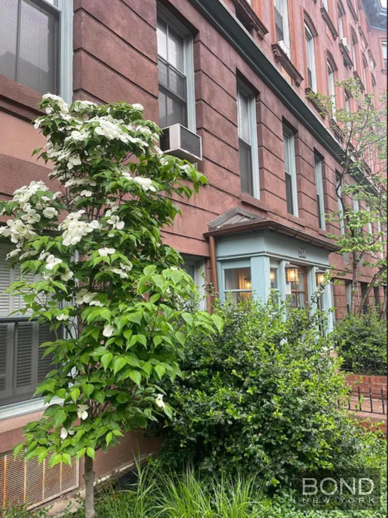 256 West 21st Street 1D Chelsea New York NY 10011