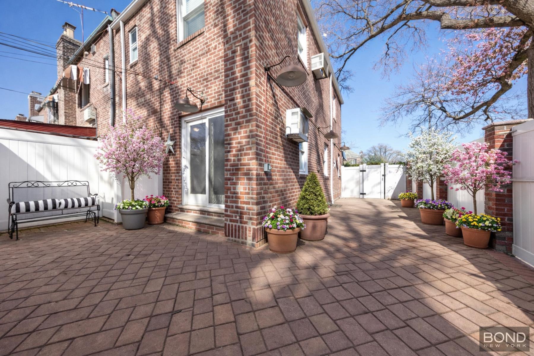 60-82 70th Street Middle Village Queens NY 11378