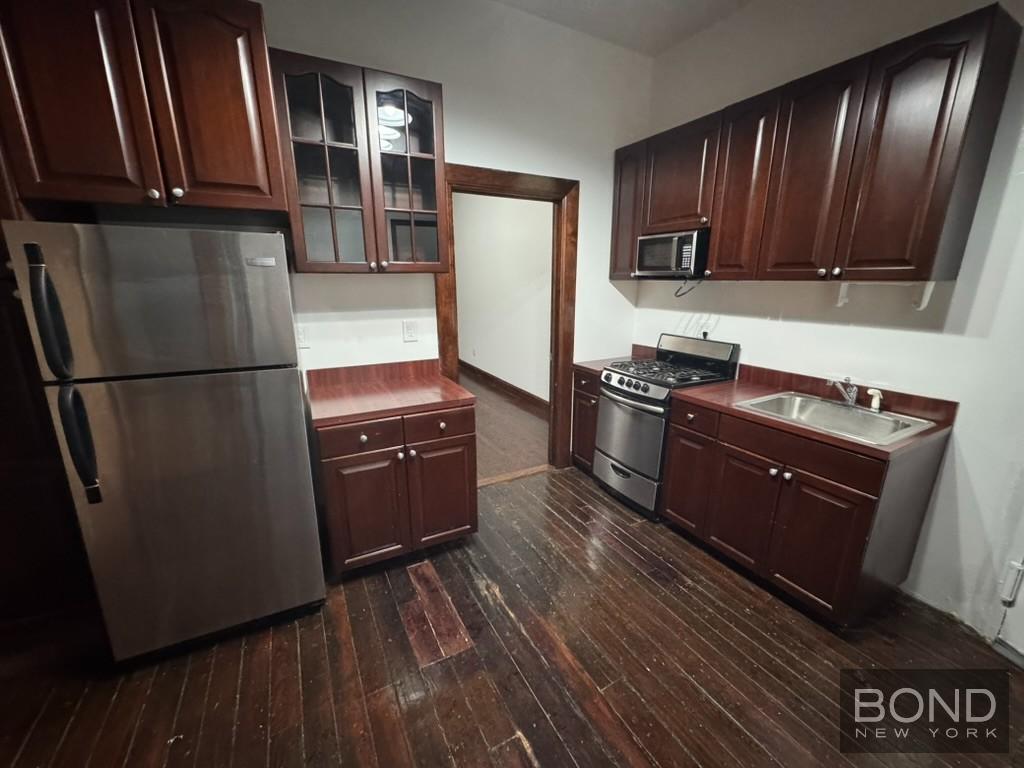 355 West 47th Street 1RW Clinton New York NY 10036