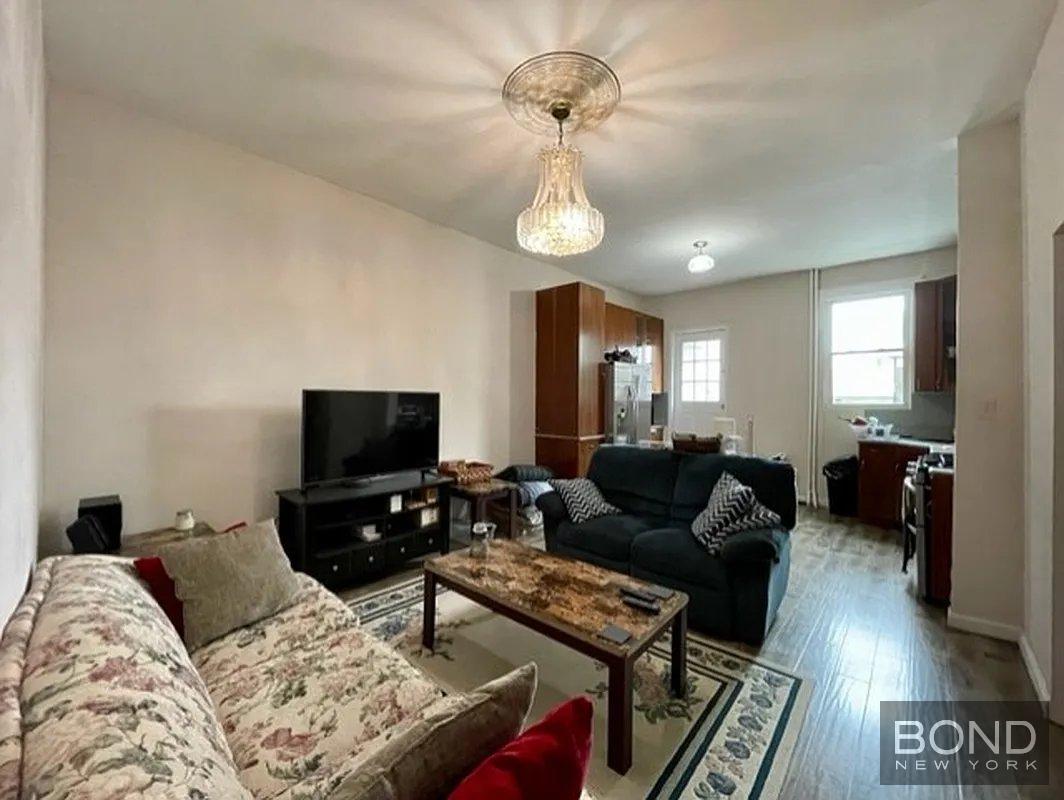 32-11 38th Avenue TWNH Long Island City Queens NY 11101