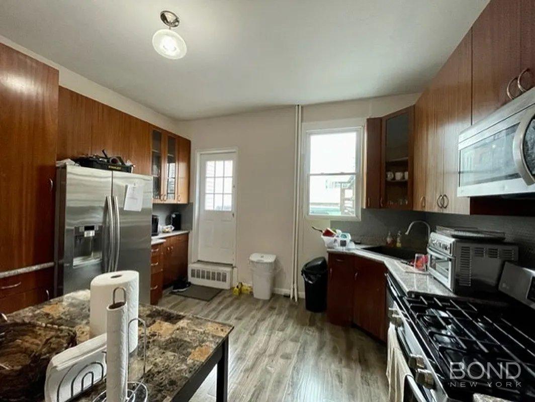32-11 38th Avenue TWNH Long Island City Queens NY 11101