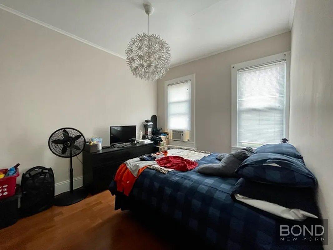 32-11 38th Avenue TWNH Long Island City Queens NY 11101