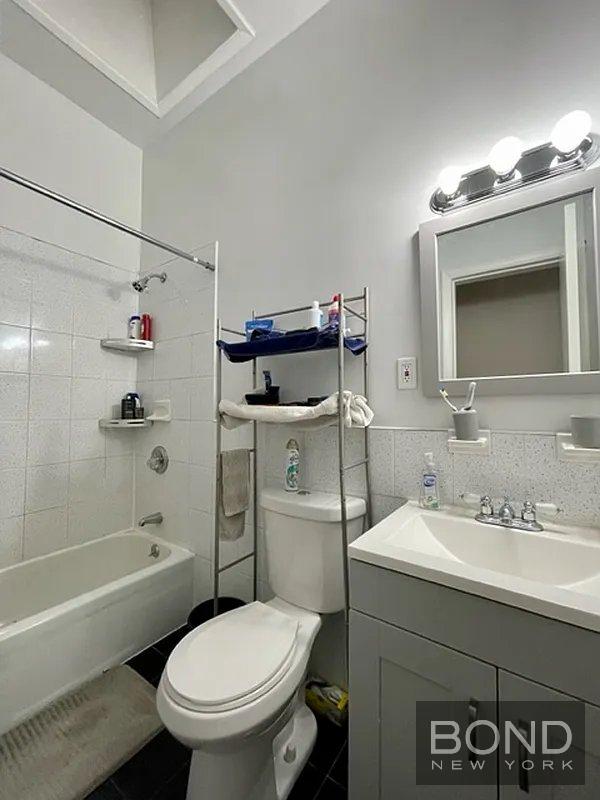 32-11 38th Avenue TWNH Long Island City Queens NY 11101