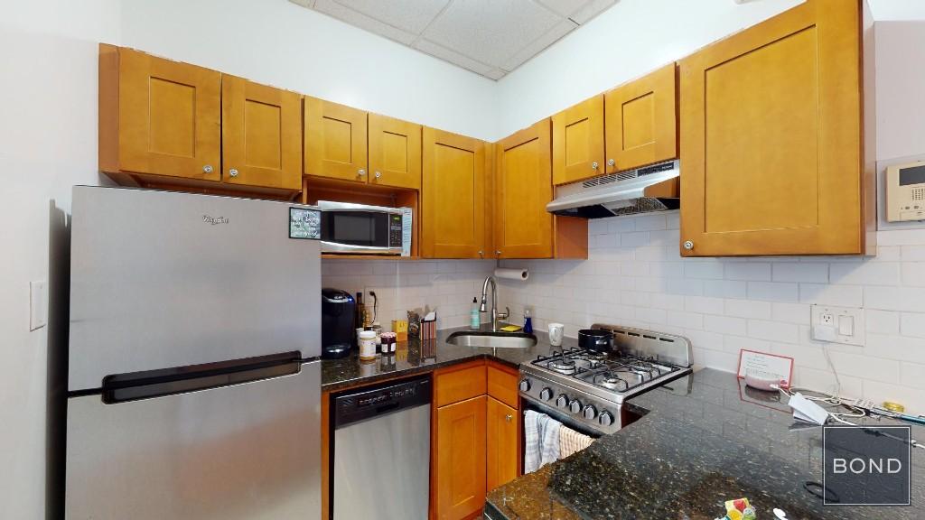 794 Lexington Avenue 3R Upper East Side New York NY 10065