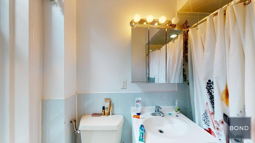 794 Lexington Avenue 3R Upper East Side New York NY 10065