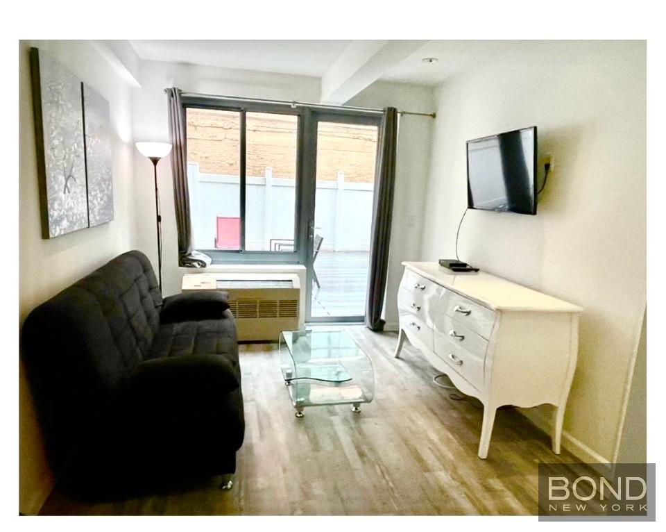 521 West 48th Street 2D Clinton New York NY 10036