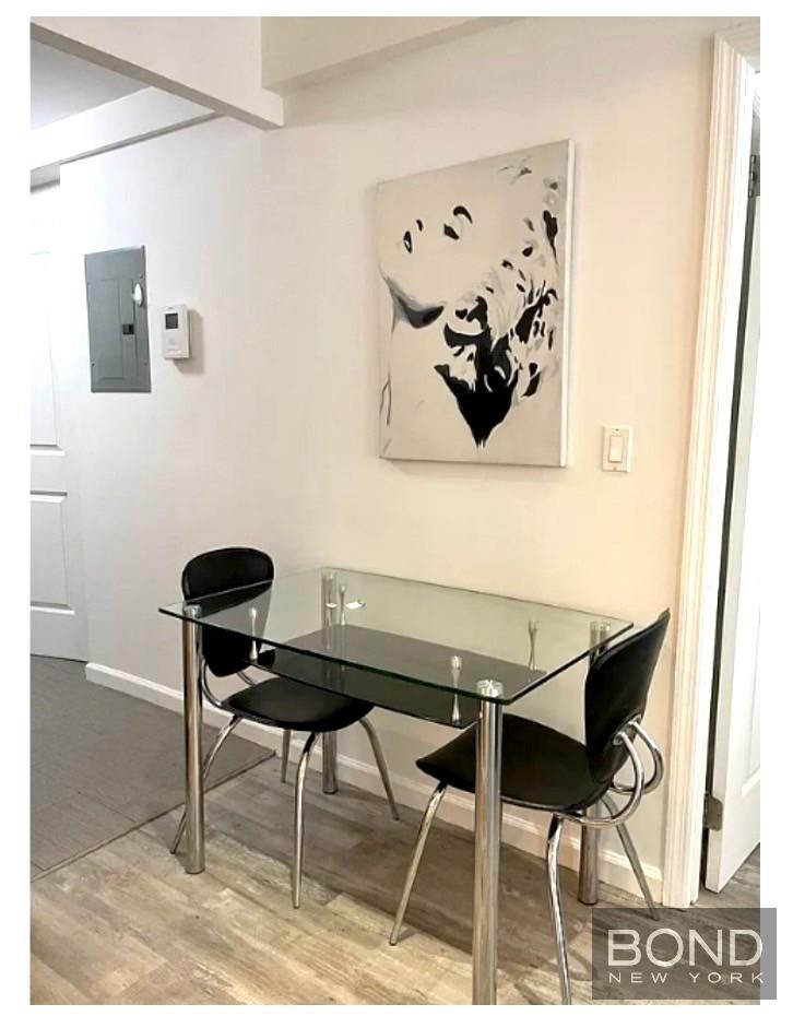 521 West 48th Street 2D Clinton New York NY 10036