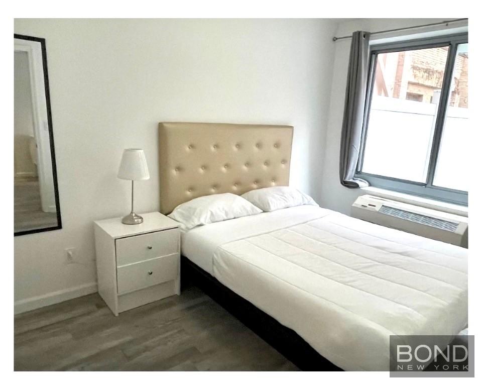 521 West 48th Street 2D Clinton New York NY 10036