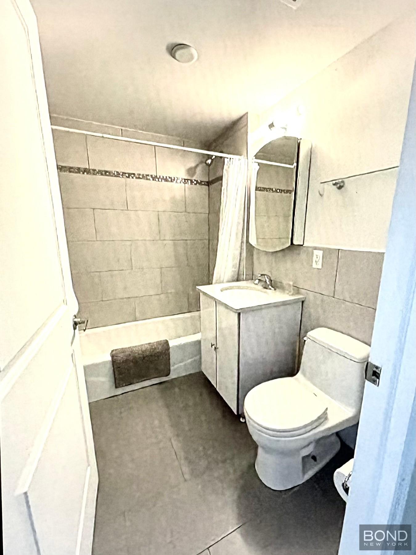 521 West 48th Street 2D Clinton New York NY 10036