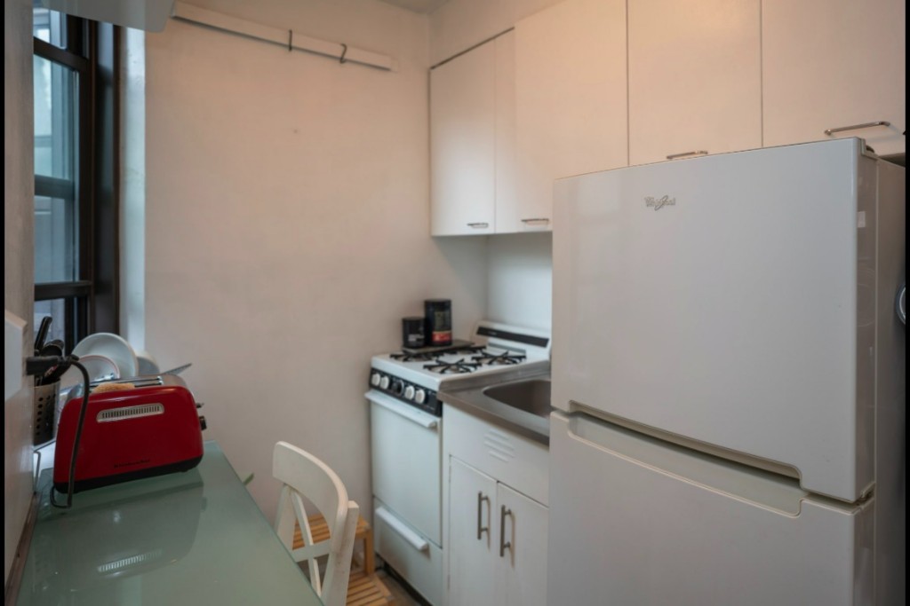 431 West 54th Street 5D Clinton New York NY 10019