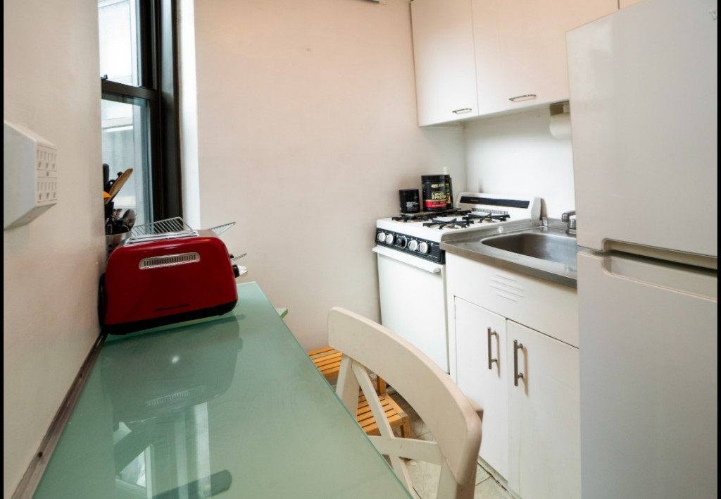 431 West 54th Street 5D Clinton New York NY 10019