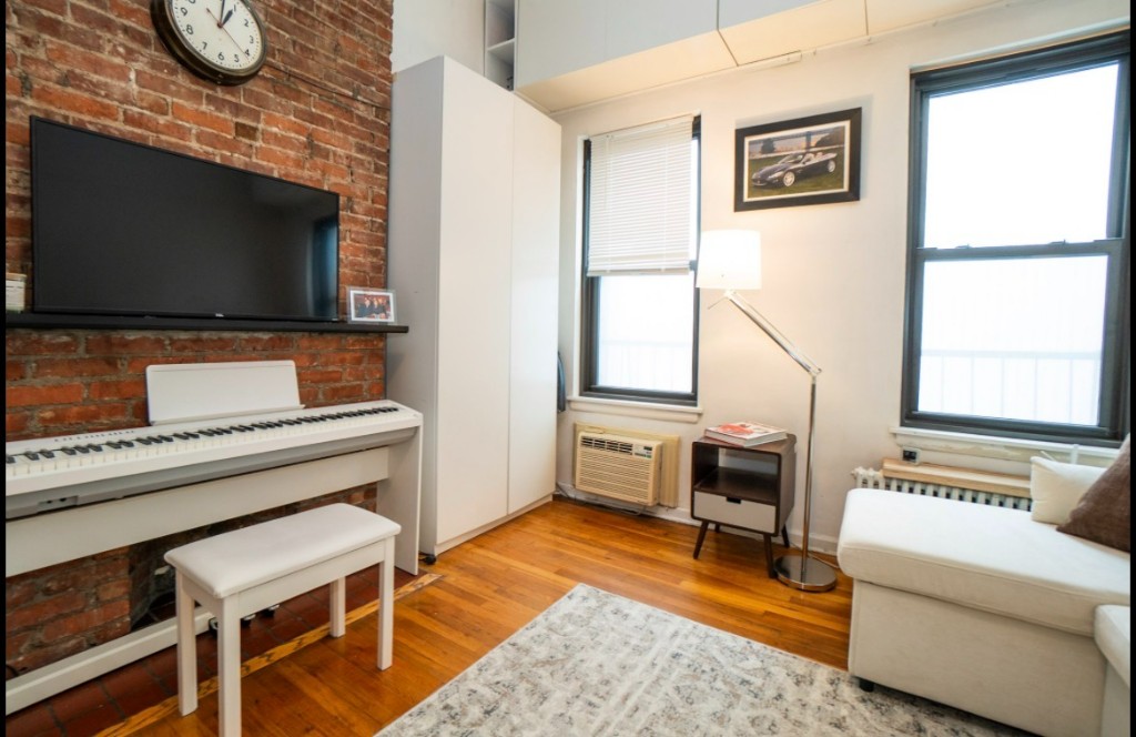 431 West 54th Street 5D Clinton New York NY 10019