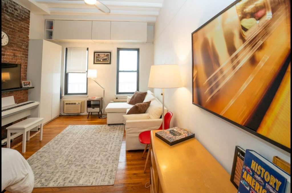 431 West 54th Street 5D Clinton New York NY 10019